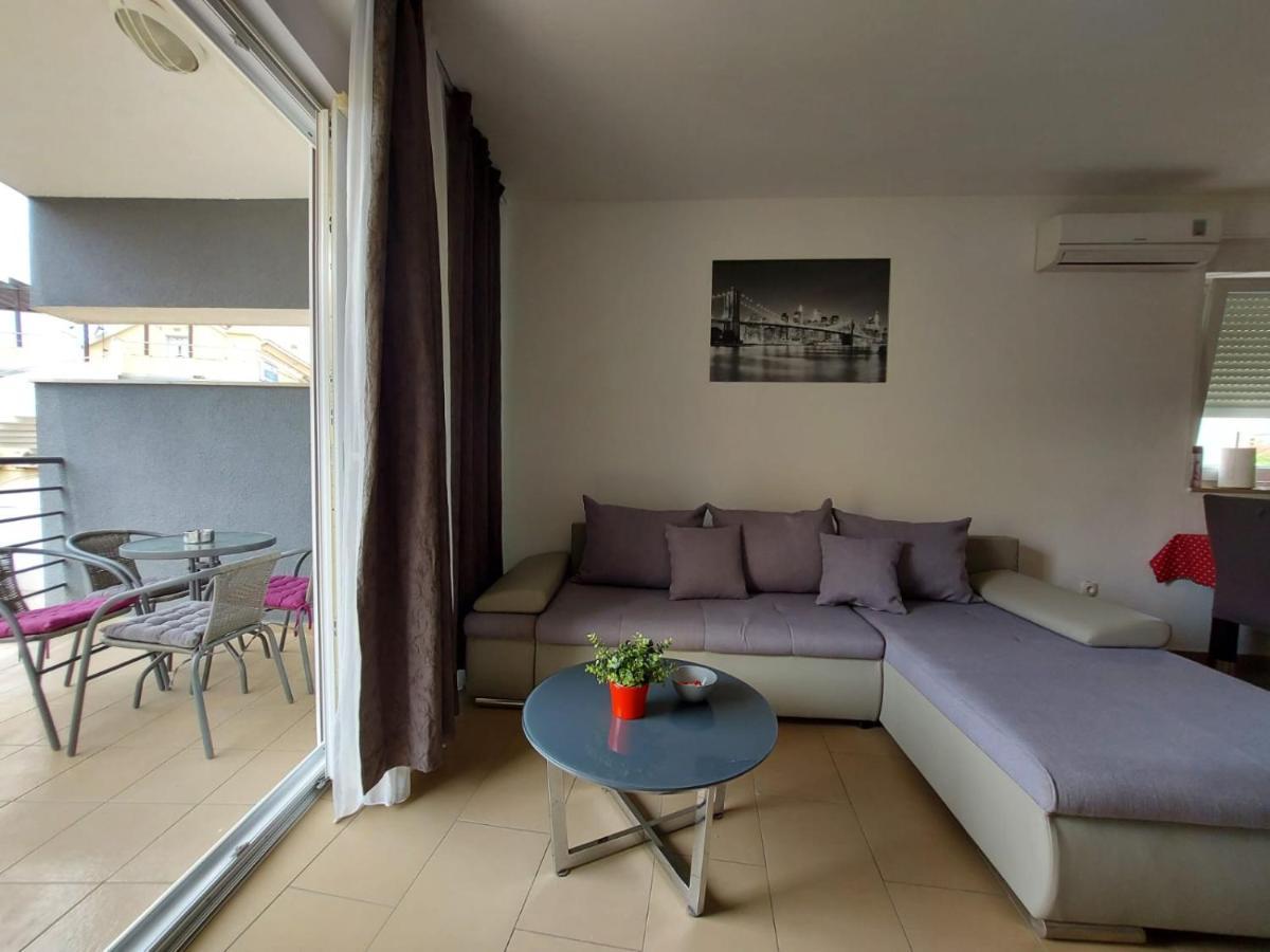 Luciano Apartment Zara Esterno foto