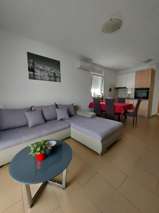 Luciano Apartment Zara Esterno foto