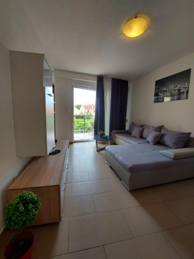 Luciano Apartment Zara Esterno foto