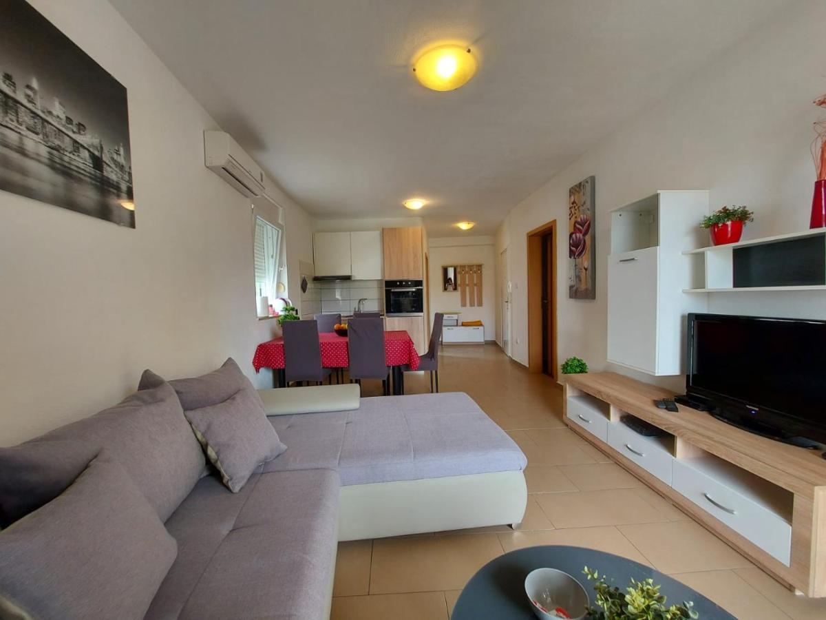 Luciano Apartment Zara Esterno foto