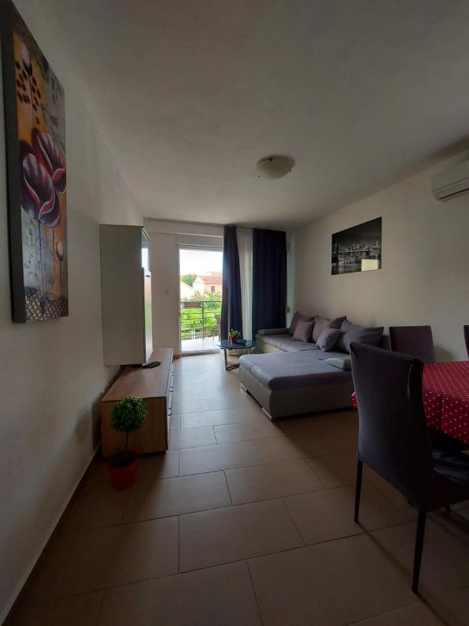 Luciano Apartment Zara Esterno foto