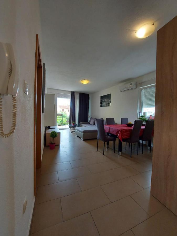 Luciano Apartment Zara Esterno foto