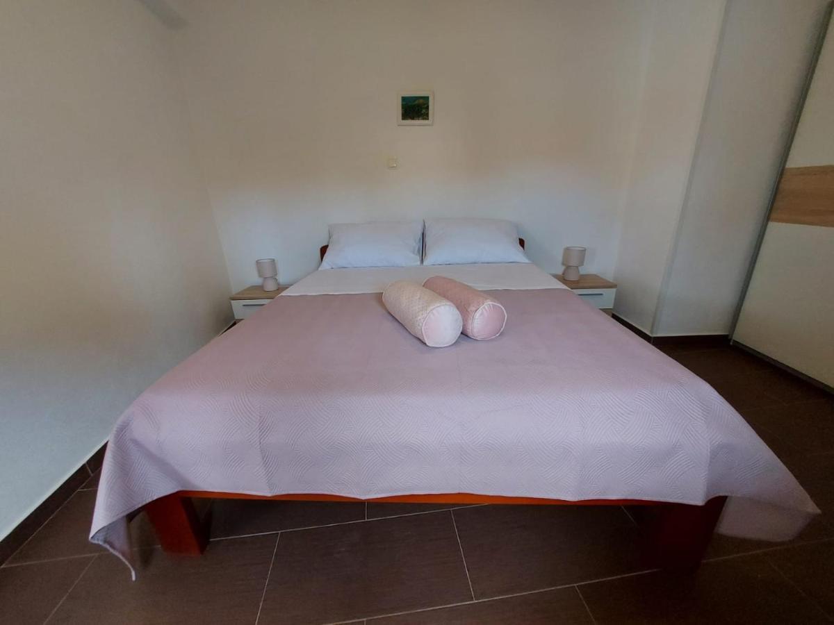Luciano Apartment Zara Esterno foto